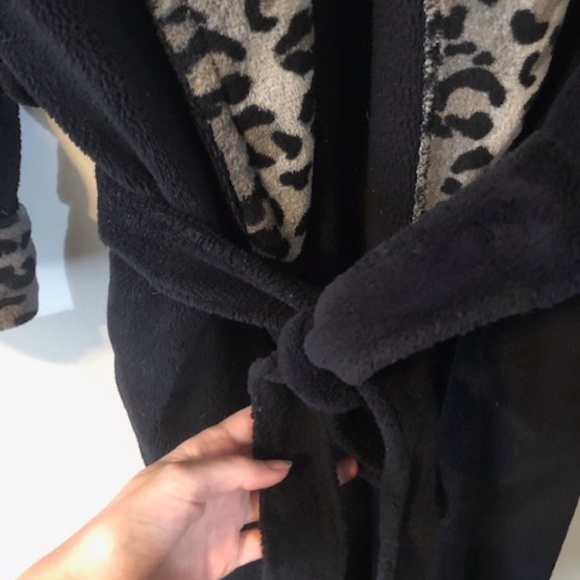 Carole Hochman Leopard Robe - Picture 3 of 4